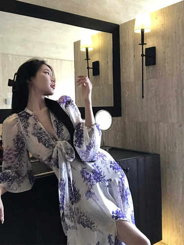 v领绑带紫藤花法式开叉连衣裙