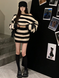 上衣包臀短裙 女秋冬辣妹显瘦一字肩针织衫 慵懒风条纹短款 毛衣套装