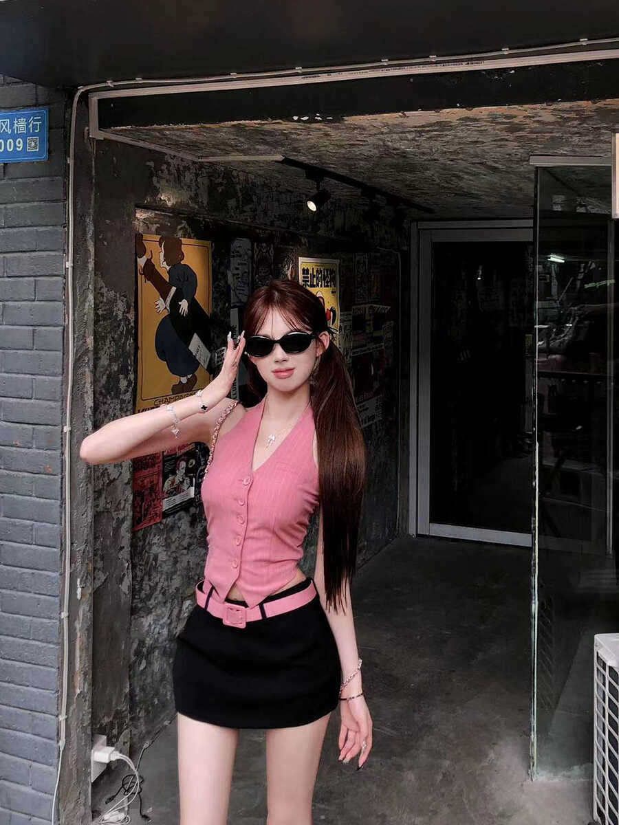 粉色v领无袖挂脖马甲吊带背心女辣妹短款露背上衣高腰半身裙套装