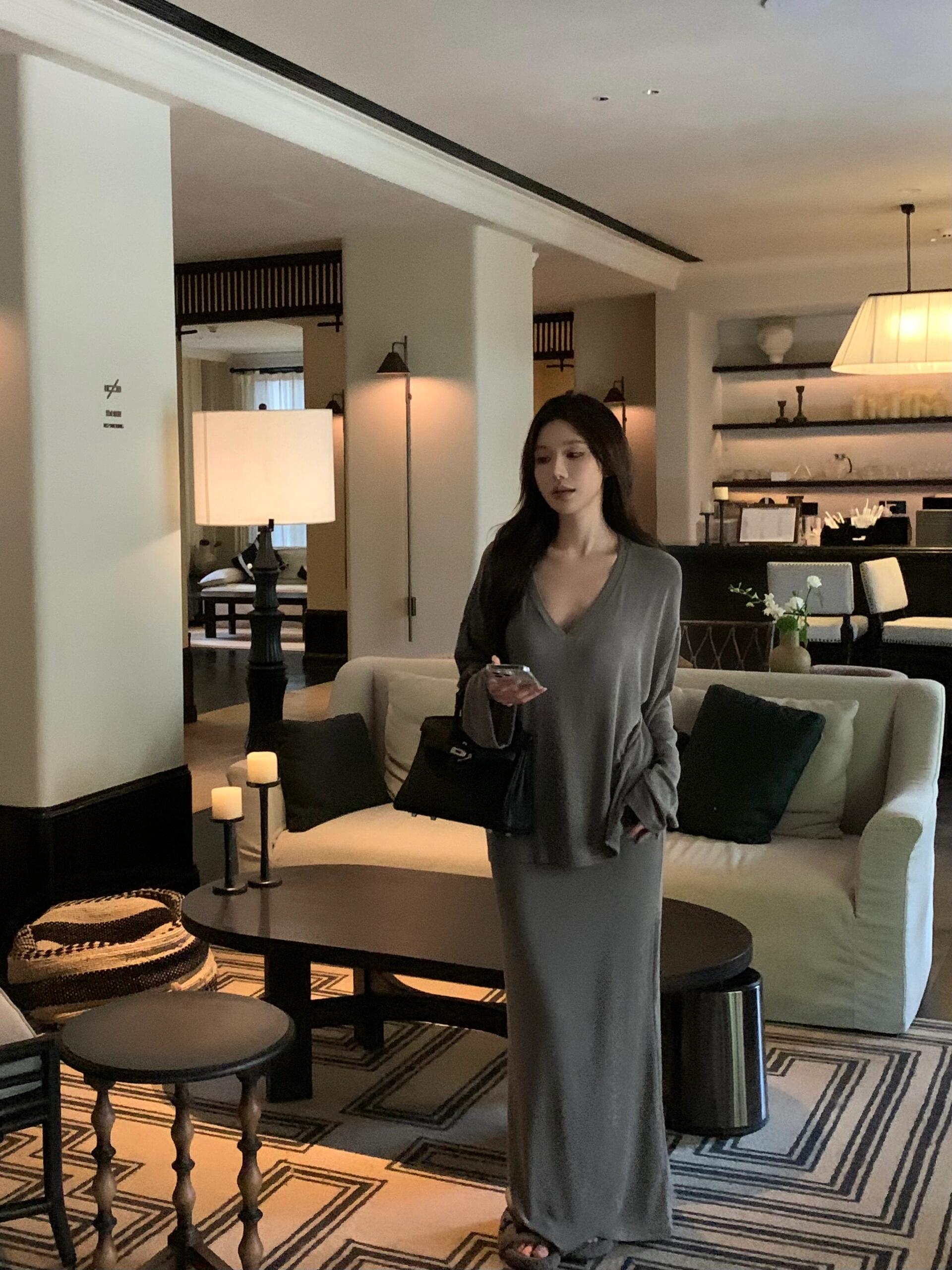 V领不规则纯欲T恤半身裙套装