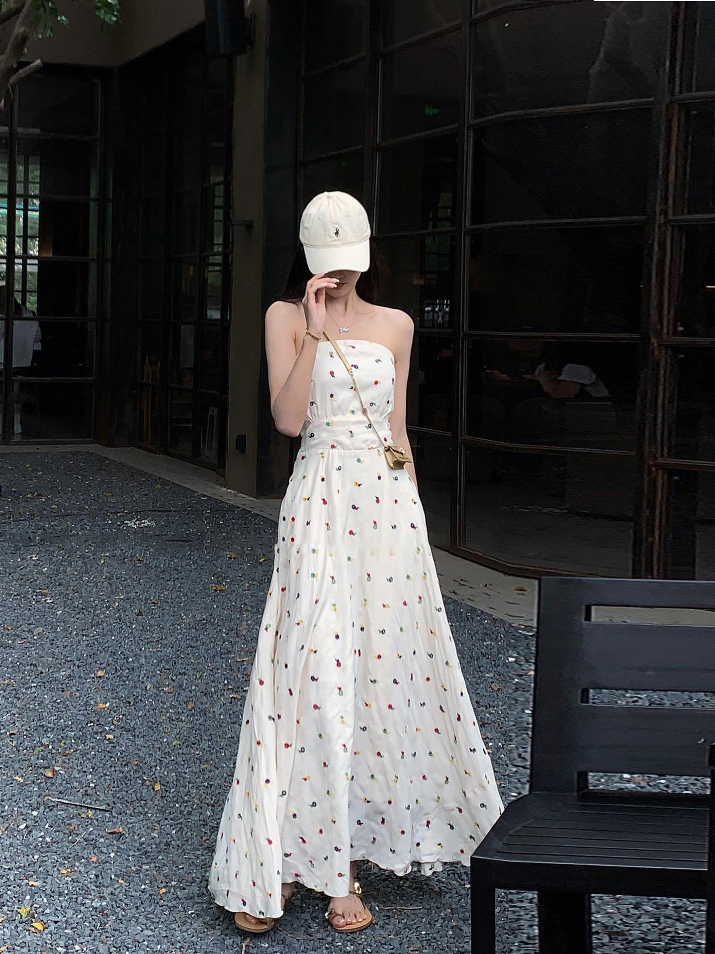 白色露肩抹胸碎花连衣裙女纯欲小众修身法式高腰露背中长款吊带裙
