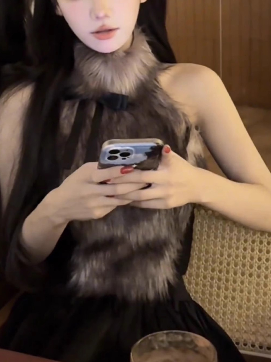 蝴蝶结露背毛毛吊带背心