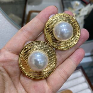 欧美风电镀22K金肌理感圆形珍珠大耳环简约夸张高级感耳饰品