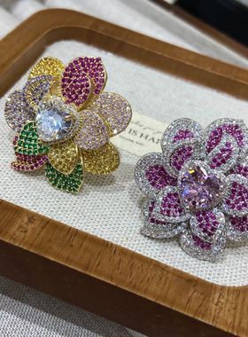 新款时尚轻奢高级感小众设计镶嵌粉色天然石满钻铜镀金层次感戒指