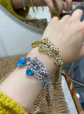 法式轻奢款坠入银河精致猎豹手链高级感蛋面手链微镶满钻轻奢手饰