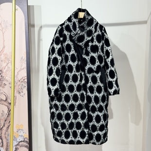 高端重工钩花复古丝绒波点拼接优雅镂空围巾款鹅绒羽绒服设计师款