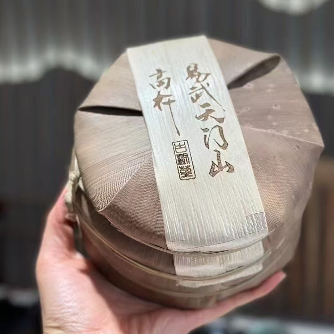 2018年国有林高杆易武天门山 普洱茶老生茶 古树春茶 200克小饼