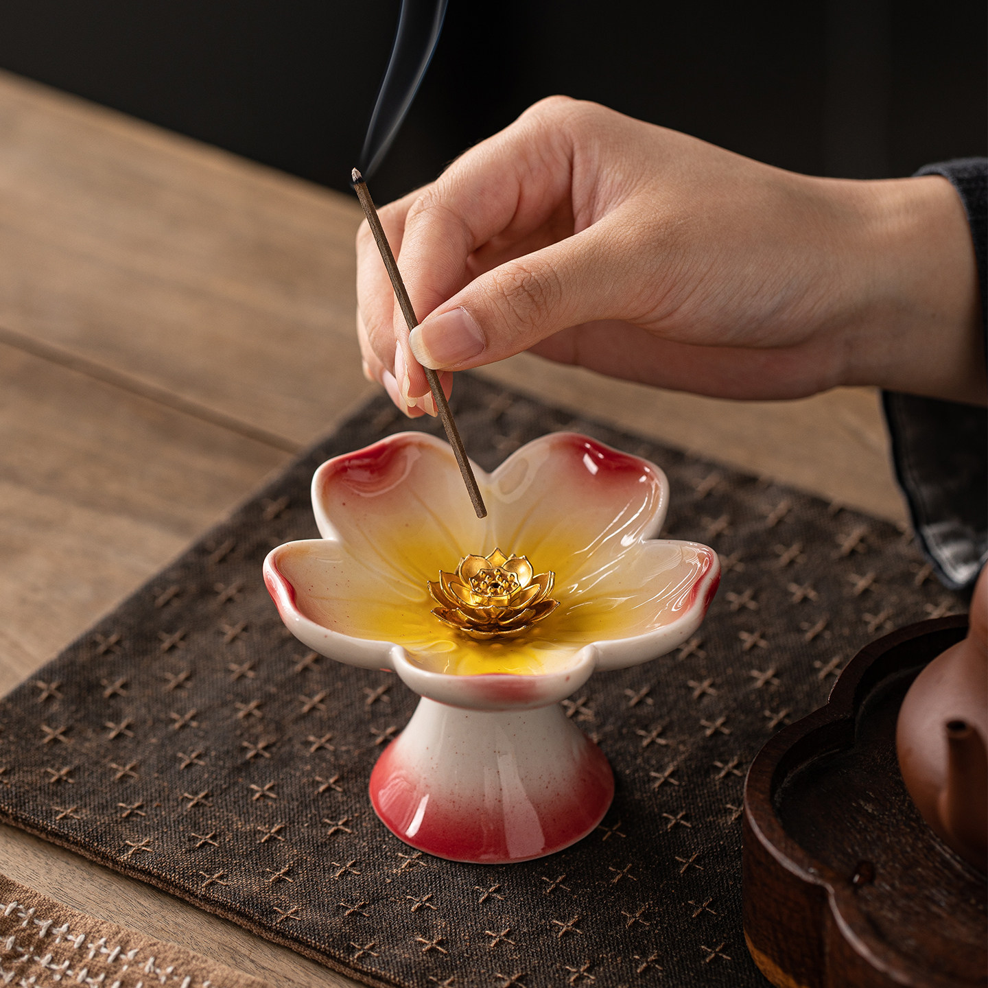 中式陶瓷莲花香炉茶道摆件图片