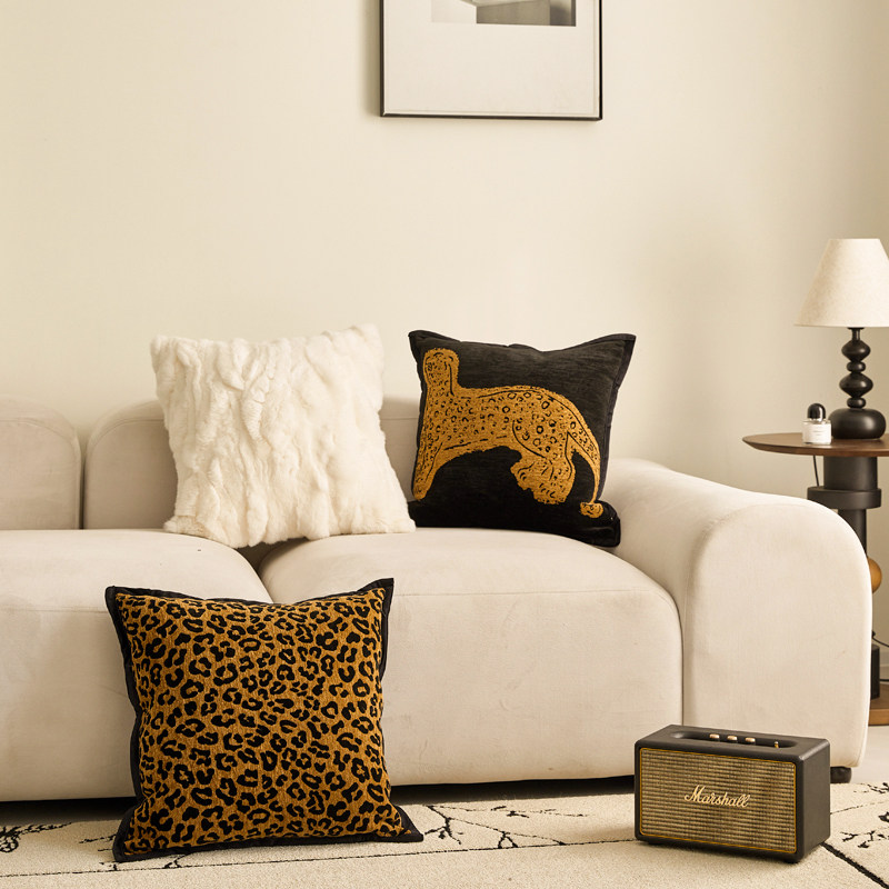 獭兔毛抱枕中古风客厅沙发靠背大靠垫老钱风雪尼尔床头睡觉腰靠枕