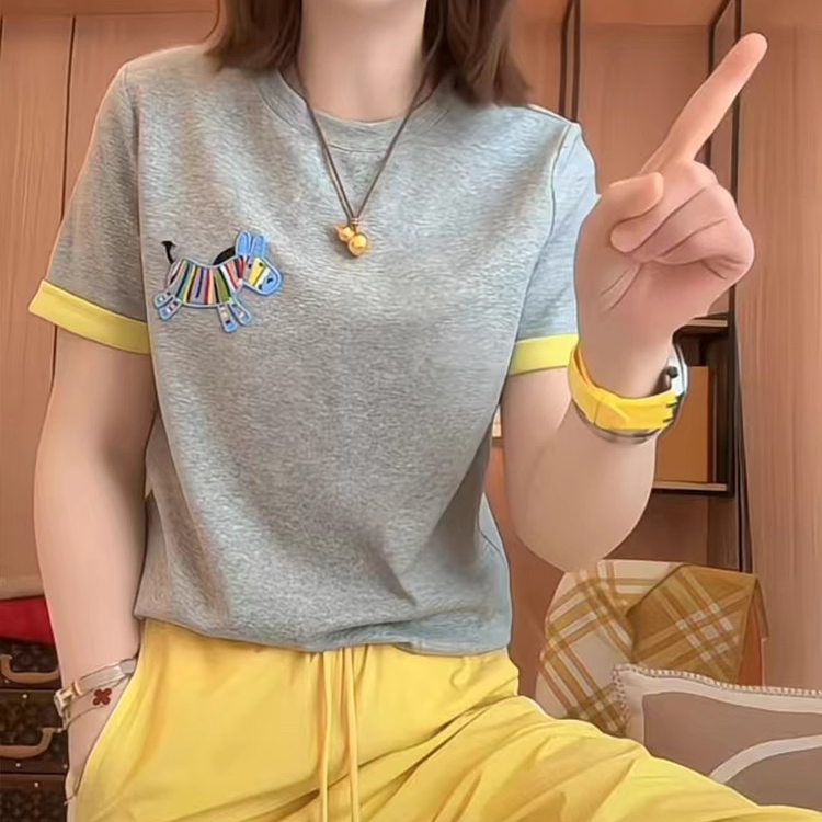夏季新款灰色刺绣圆领大码正肩短袖T恤女时尚独特拼接设计感上衣