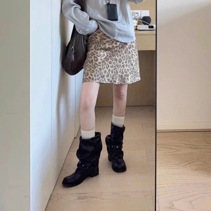 褶皱堆堆靴马丁靴女2025新款复古铆钉裤管短靴圆头真皮粗跟骑士靴
