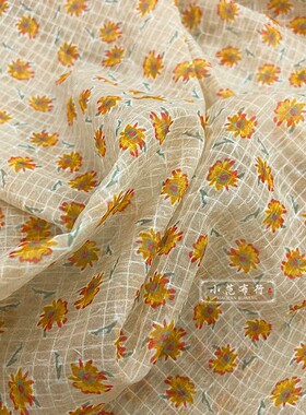 浅橙色轻薄太阳花印花小格子雪纺布料 童装娃娃衫连衣裙手工面料