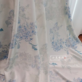 蓝色铃兰花印花本白色底暗纹提花布料 垂坠衬衫微弹力旗袍面料
