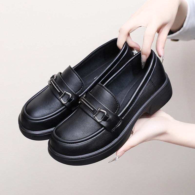 黑色小皮鞋女秋冬新款乐福鞋英伦平底工作鞋通勤单鞋妈妈鞋软底鞋
