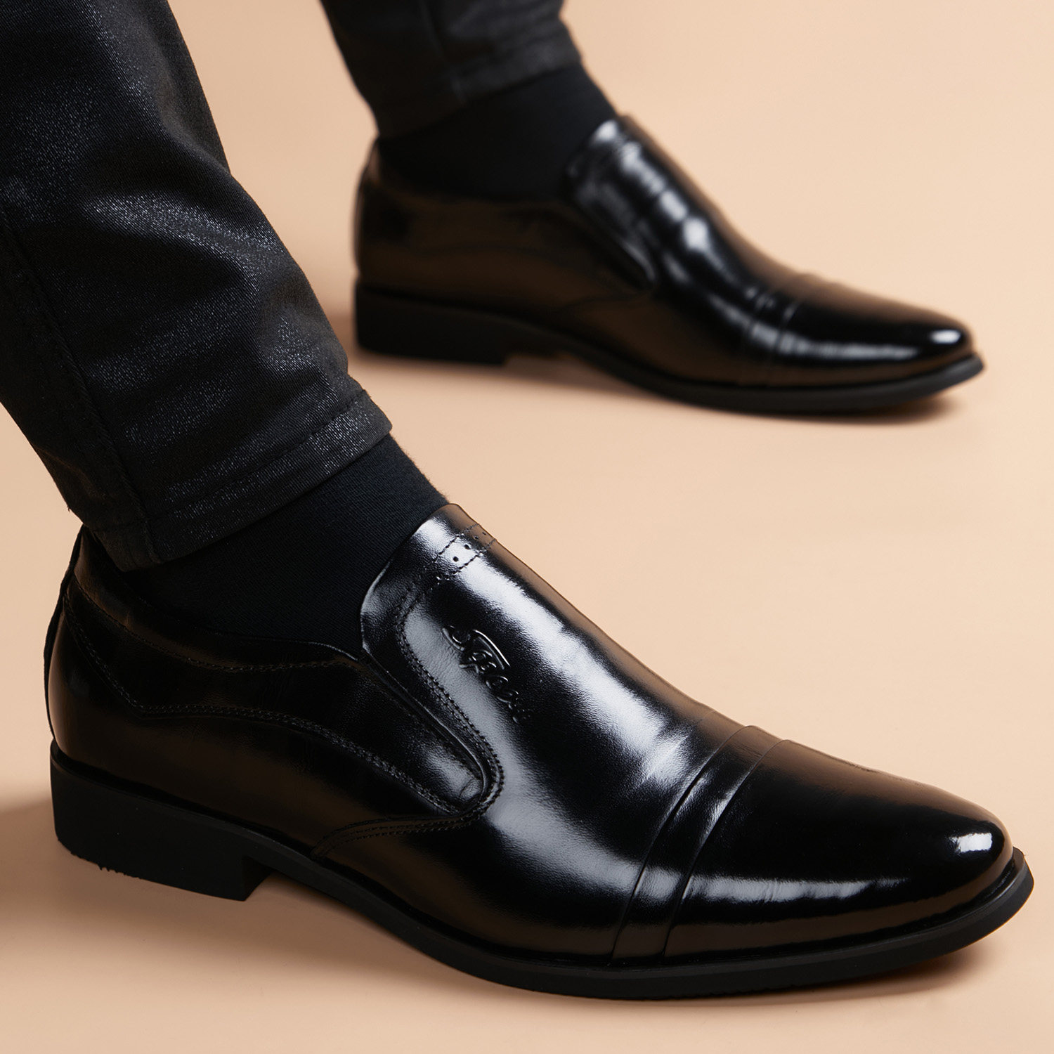 真皮尖头皮鞋男士黑色一脚蹬新郎结婚鞋子头层牛皮商务正装男鞋