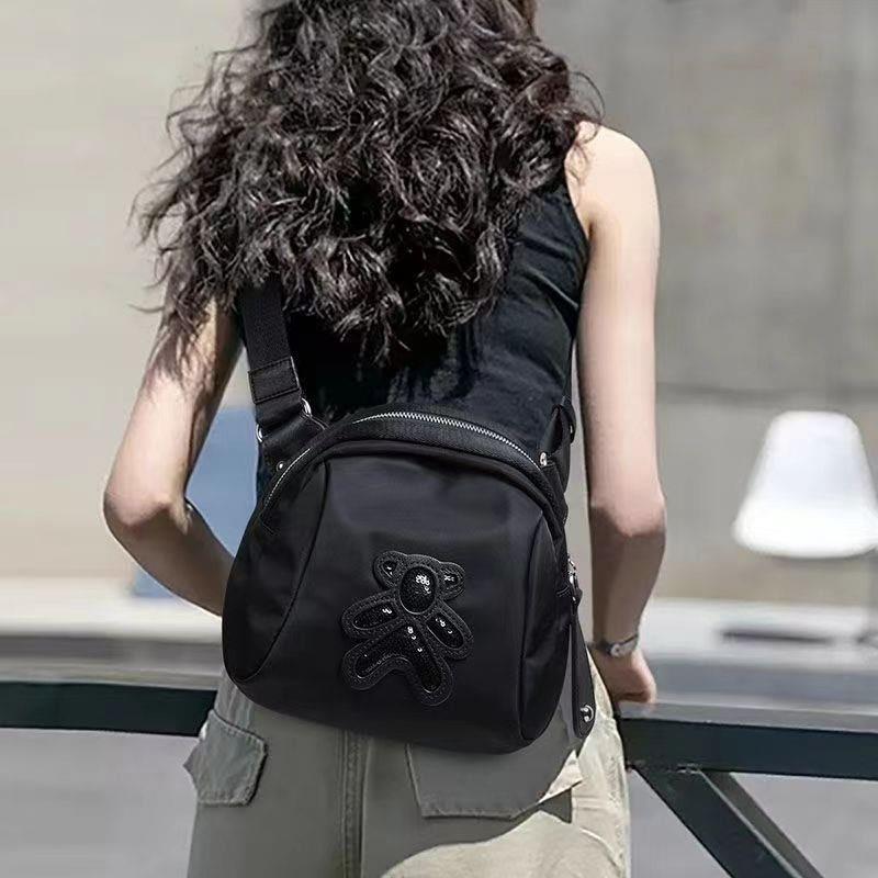 迪昂精品鞋包小熊斜挎包秋冬帆布贝壳包女士单肩背包休闲百搭a19