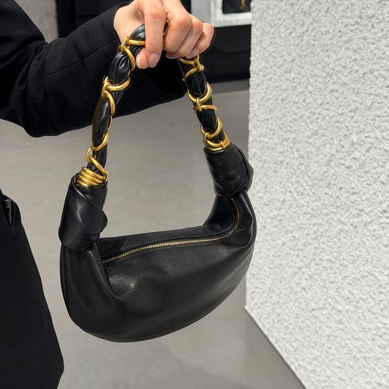 辣妹链条单肩腋下包女黑色新月形hobo包时尚百搭饺子包可颂牛角包