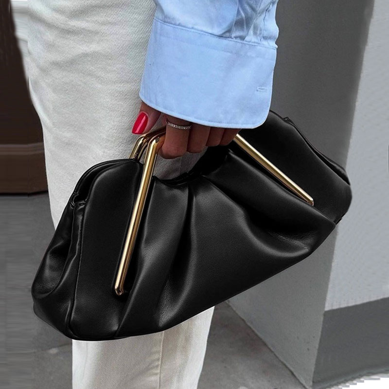 小众设计褶皱云朵包女复古金属手柄斜挎小包牛角包百搭手拿晚宴包