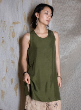 草绿色真丝自然毛边工字剪裁背心中长款随性上衣·夏 |栖朔制衣