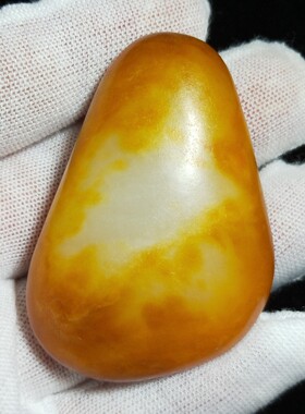 61.2克和田玉籽料原石手把件红沁皮白玉种天然无修形状好特色玩料