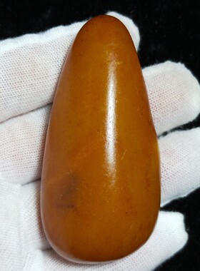 93.9克和田玉黄沁籽料原石手把件完整油润一把抓无伤无裂毛孔清晰