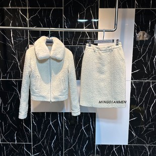 2025冬季米杏色兔毛翻领羽绒服套装女高级感气质通勤外套+半身裙