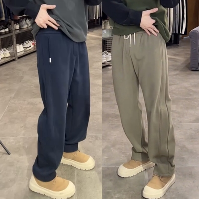 云朵绒立体剪裁弯刀直筒休闲卫裤