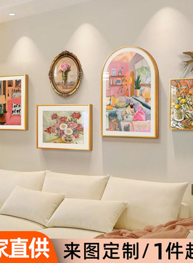 奶油风客厅大白墙装饰画现代沙发背景墙挂画组合多巴胺壁画高级感