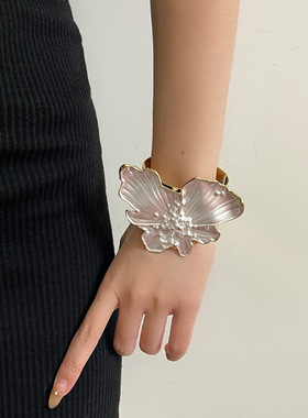 新款复古法式白色山茶花朵手镯夸张小众设计简约手环时尚百搭耳饰