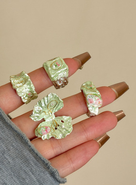 2026新款爆款高级感绿色蝴蝶戒指小众设计自然风花朵手饰百搭饰品