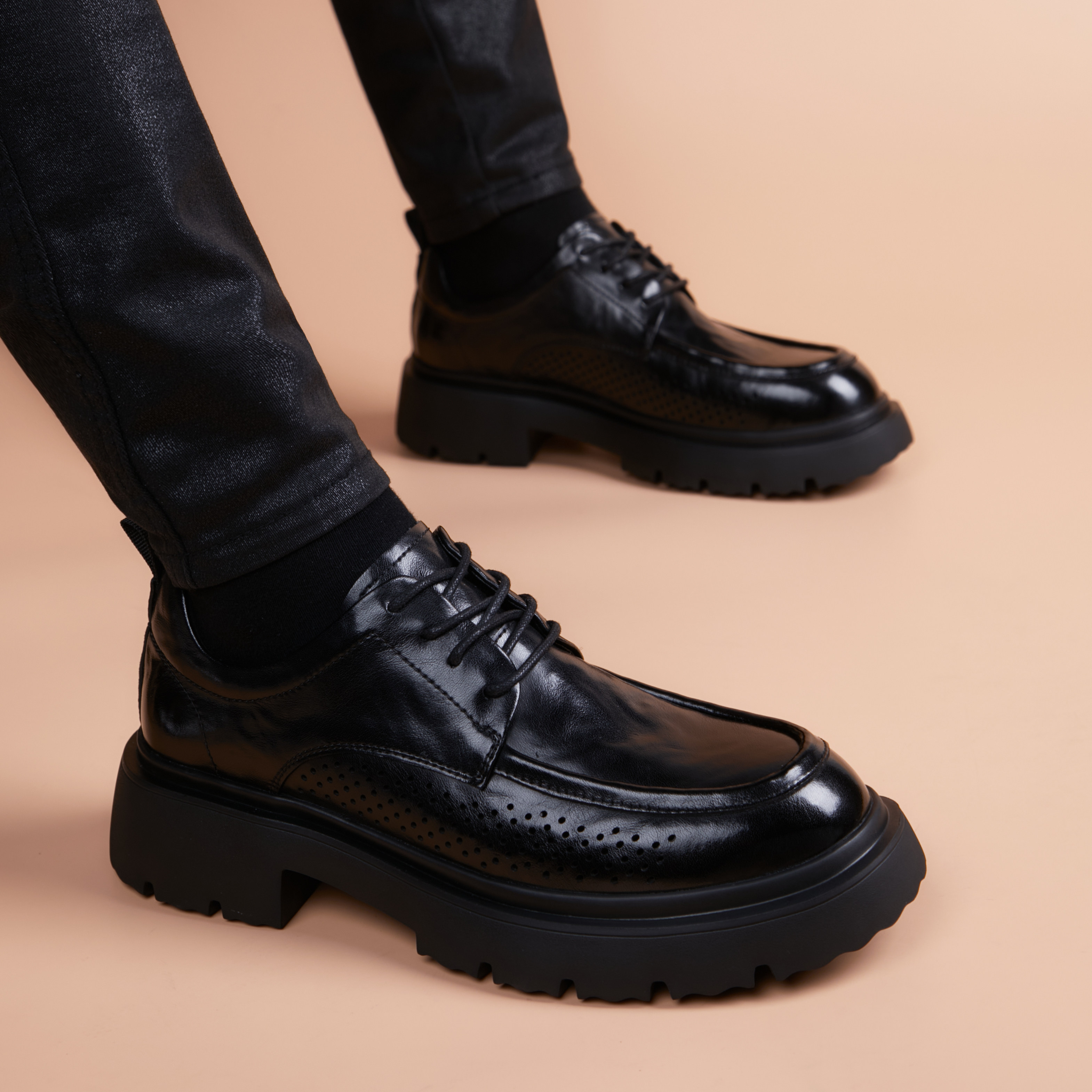 夏季真皮打孔透气鞋子男款2026新款爆款商务休闲皮鞋男厚底英伦风