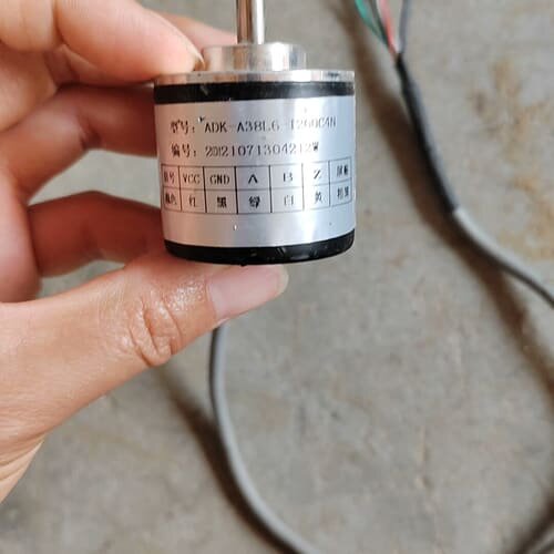 议价ADK-A38L6-I200C4N 编码器，实物拍摄。成色如