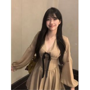 新款 连衣裙女夏季 高级感收腰显瘦a字短裙子 气质V领蝴蝶结衬衫 法式