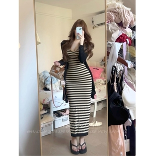 韩系辣妹撞色条纹v领针织吊带连衣裙女弹力收腰修身 显瘦包臀长裙