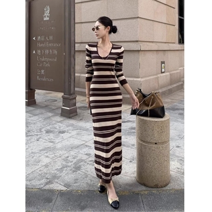 针织连衣裙女秋冬高级感收腰显瘦气质长裙 条纹长袖 秋季 巨好看法式