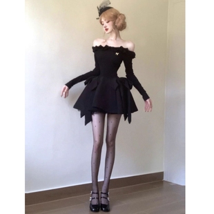 高级感超好看性感小黑裙小个子韩系一字肩辣妹收腰显瘦连衣裙秋季