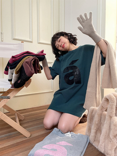 JL SUNFLOWER宽松圆领打底衫女秋冬内搭加厚亮片上衣刺绣短袖t恤