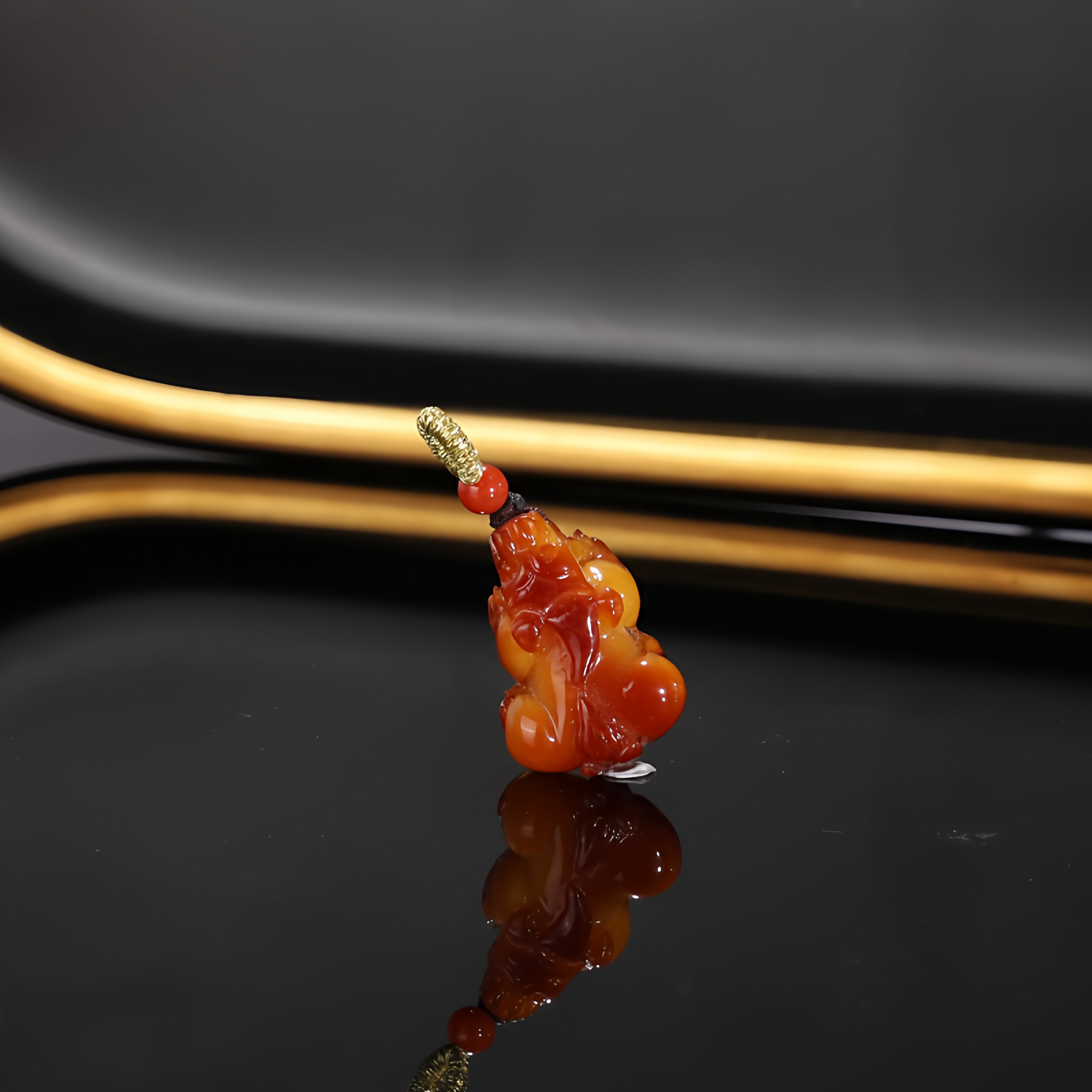 天然蜜蜡老蜡小吊坠貔貅提溜精工俏色一物一图