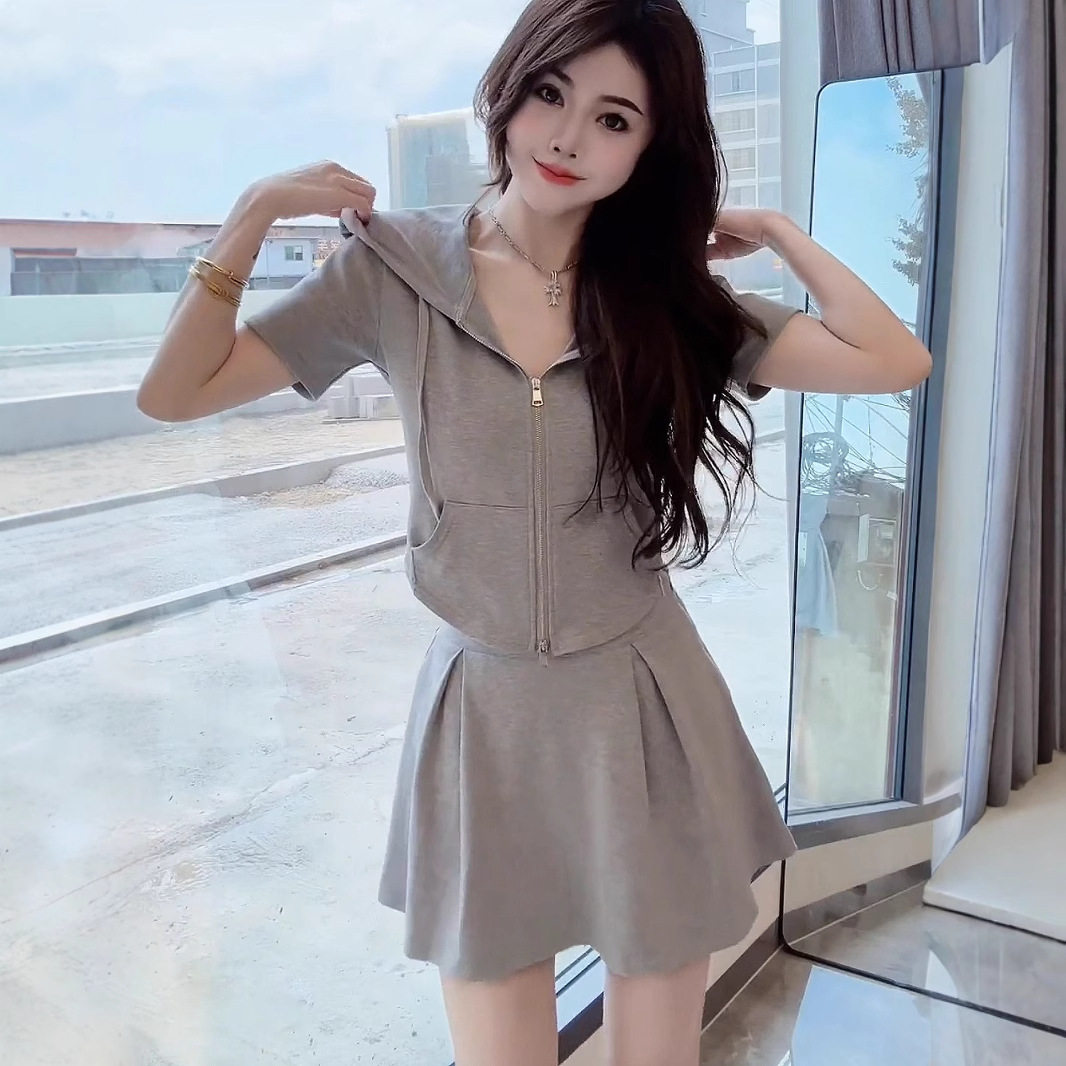 小个子穿搭一整套运动休闲套装裙裤夏季新款2025俏皮活泼两件套女