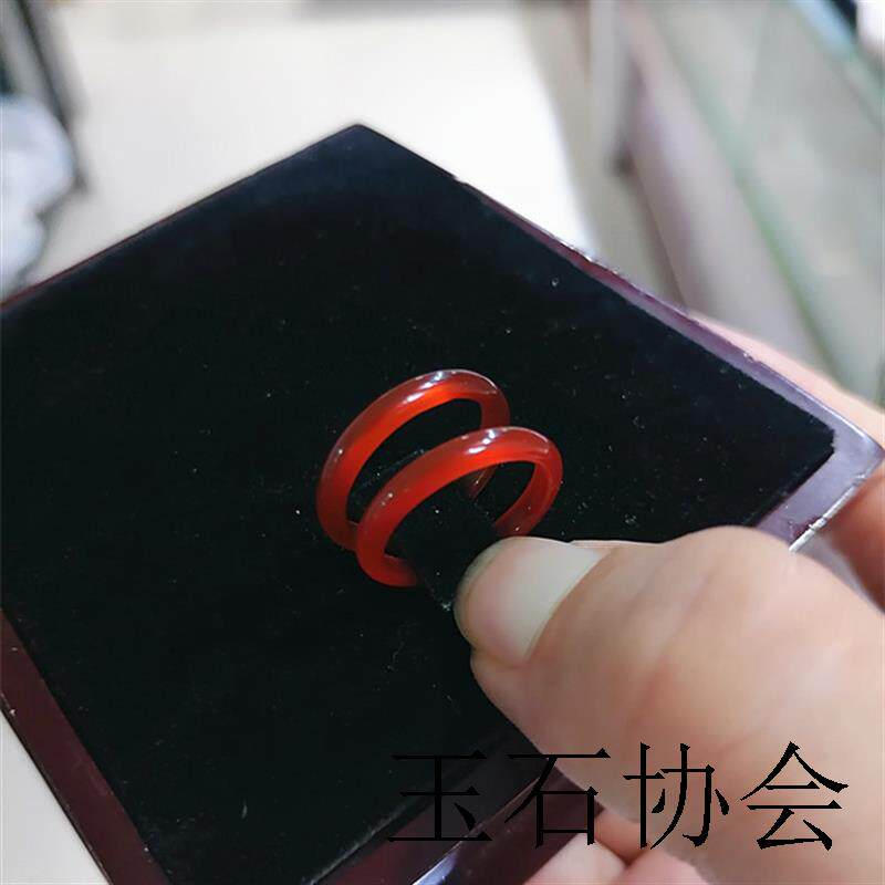 本命年红玛瑙玉髓戒指女男情侣款宽版窄版素面玉石戒圈指环时尚款