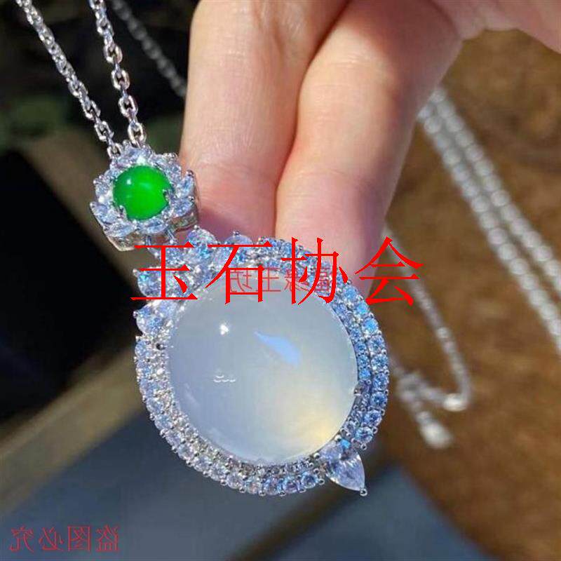精品高冰种白玉髓蛋面吊坠玛瑙女款项链饰品镶阳绿玉坠锁骨链送礼