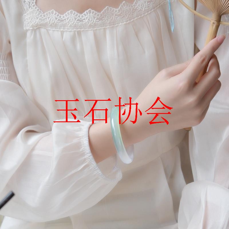 半山半水阳绿玛瑙手镯女款荔枝冻白玉髓素圈镯水晶加宽加厚正装镯