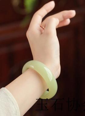 新疆和田玉色黄口黄玉镯若羌料柠檬黄正圈女款阿富汗玉鸡油黄手镯