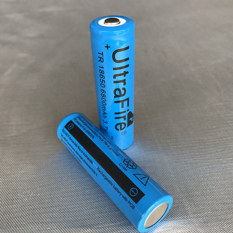 外贸爆款18650锂电6800毫安UItraFire可充锂电池手电筒电池