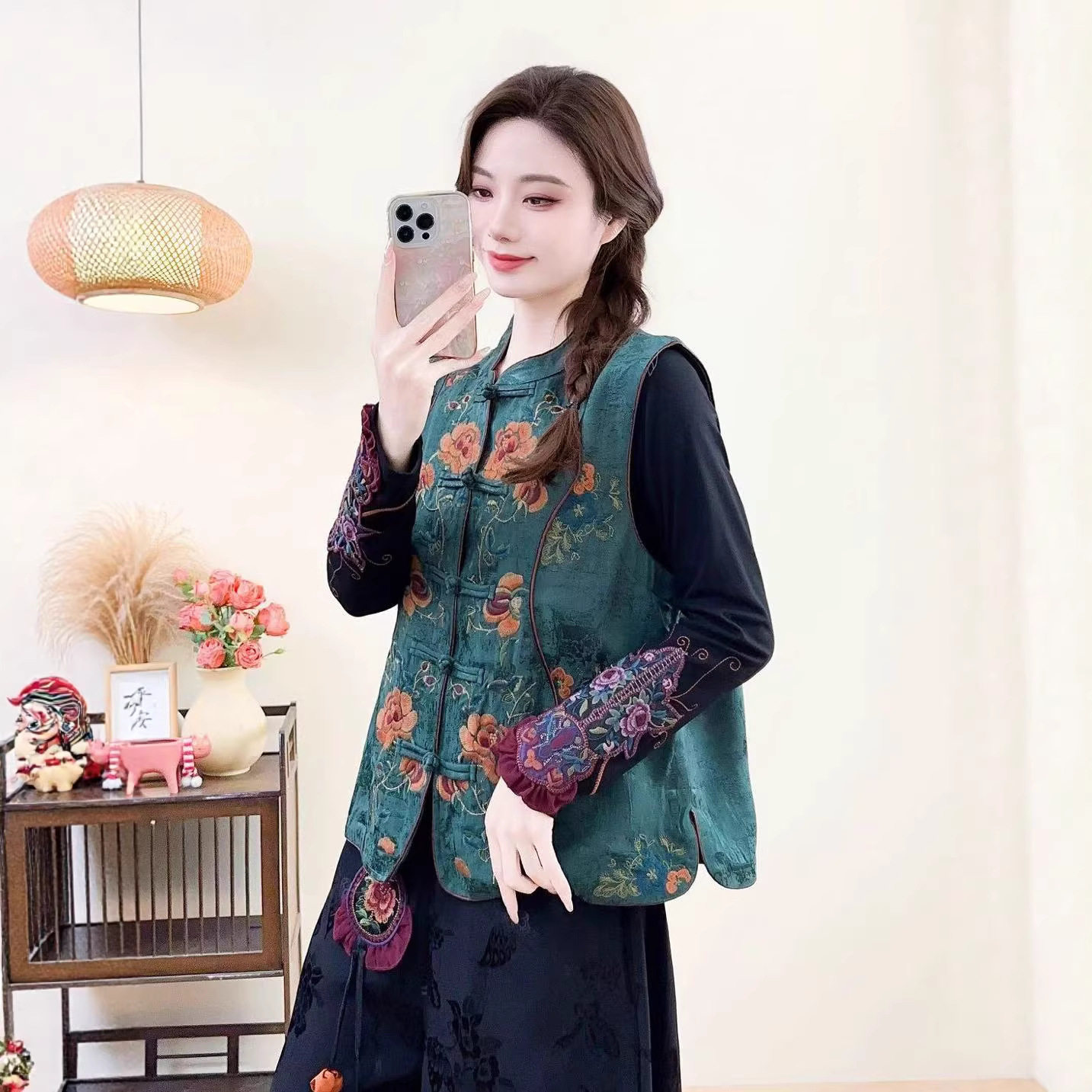 26年春款马甲女刺绣民族风无袖坎肩宽松国风缎面马夹新款背心韩版