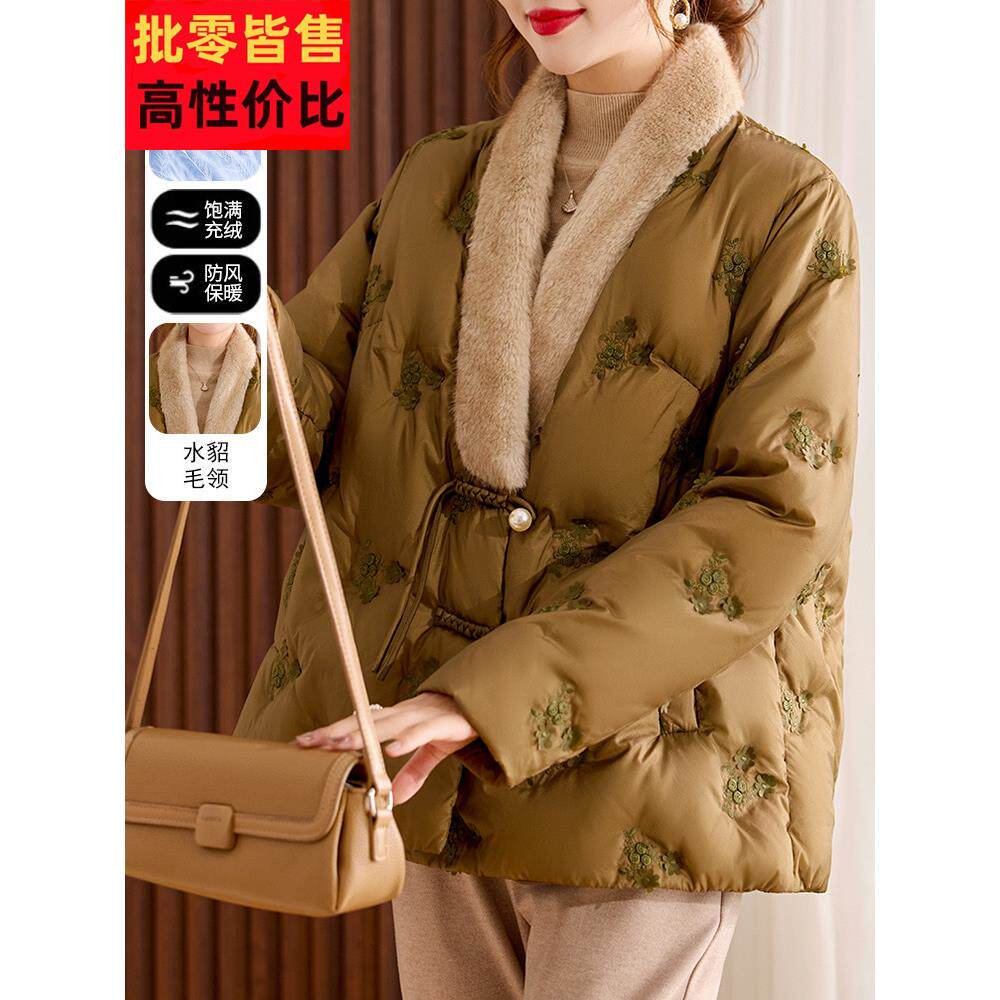 新中国风妈妈冬装，时尚保暖羽绒服，中老年妇女服装，时尚民族风