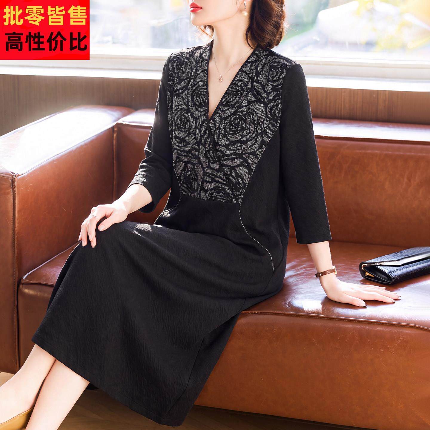 中年妈妈秋装高贵针织连衣裙2026新款中老年女装宽松气质毛衣裙子