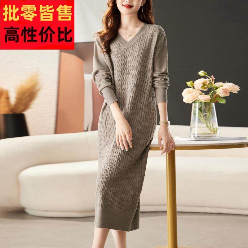 V领针织连衣裙2025年新款女春秋过膝长款毛衣裙内搭配大衣打底裙