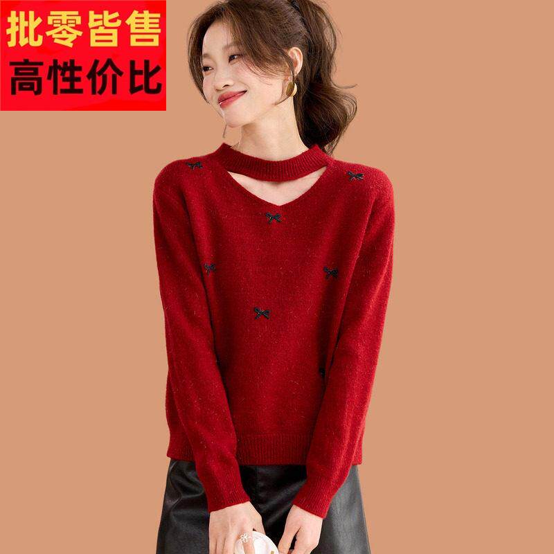 红色毛衣女款2026新款秋冬羊毛打底衫高级设计感挂脖上衣配裙子