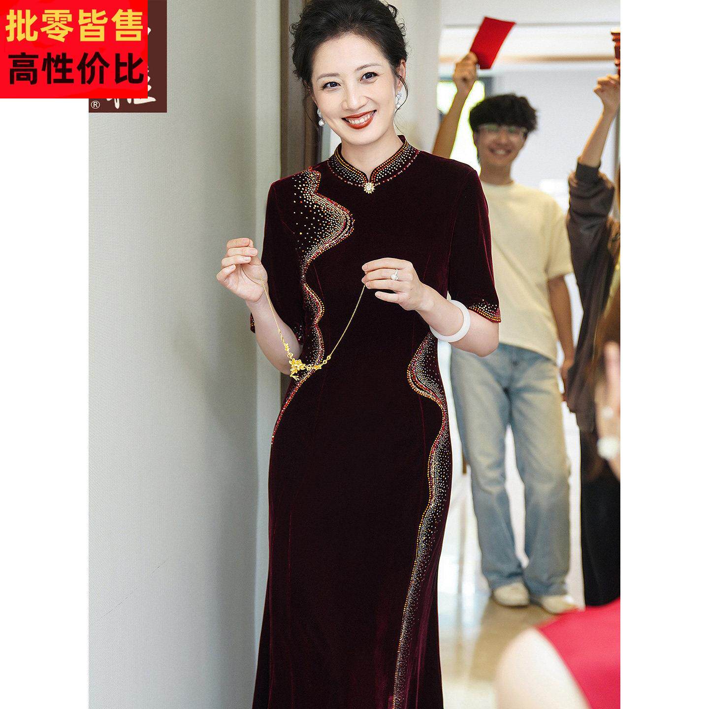新中式改良旗袍酒红色丝绒连衣裙婚宴装中年妈妈礼服高贵喜服长裙